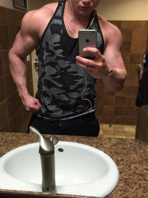 bbbenwilliamson:  Took some major steps backwards adult photos