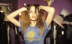 blupeach:  angelinajoliearchive:  Angelina Jolie (1994 - 19 years old)  Oh my god 