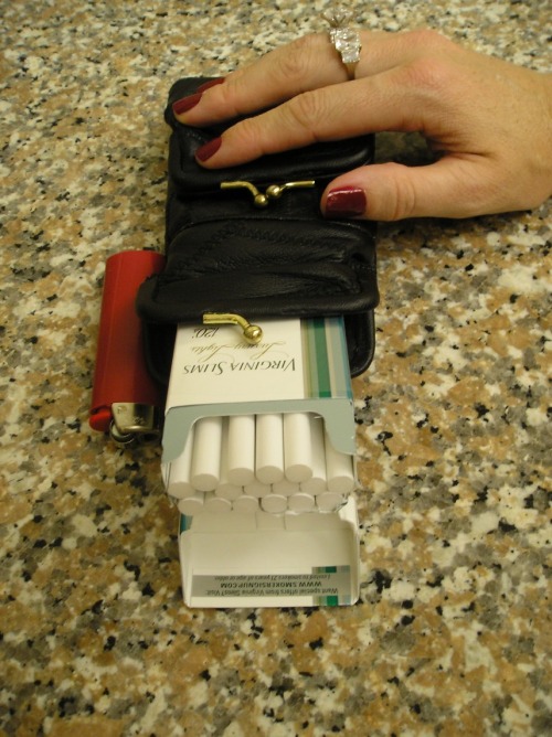 throwyourassout: jdick80: Sexy Love the cigarette case