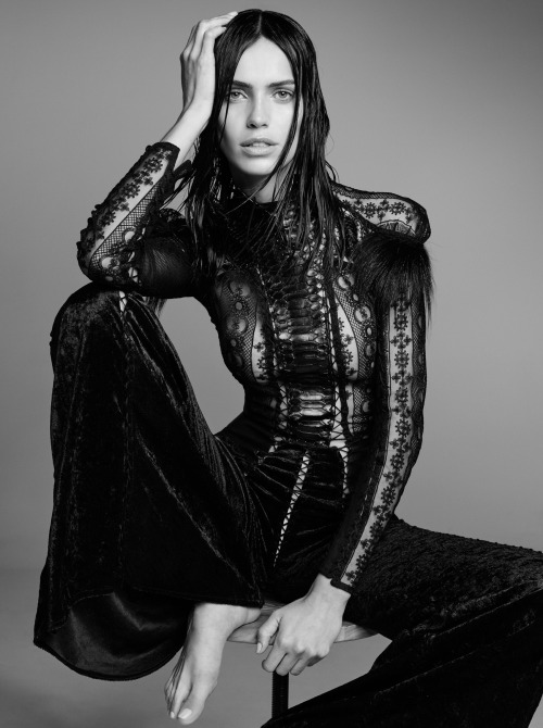 Amanda Wellsh by Nicole Heiniger