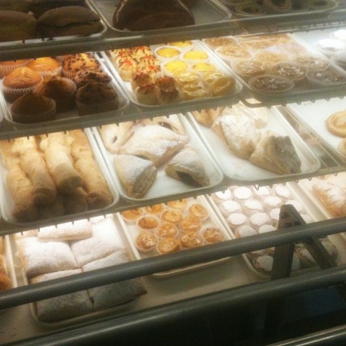 Omg yes! #lydias #bakery #portugueseshit #newbedford