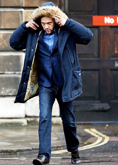 cakesandsnouts:  Derren filming for Sherlock series 3