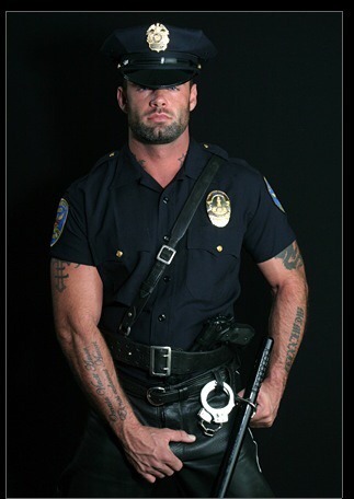 leatherboi699: Looks just like a security guard at my work. I just wanna hand cuff myself