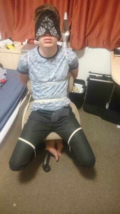 chilean boy like bandanas and bondage
