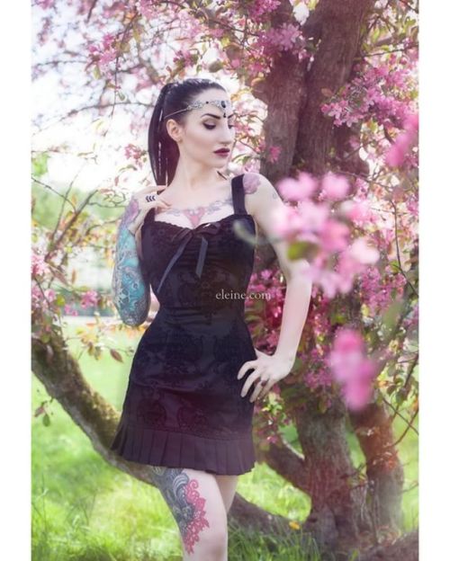 Spring vibes by @eleineofficialTotally lovin’ this image and she rocks a Nocturne headpiece to