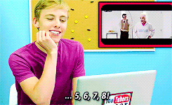  YOUTUBERS REACT TO: One Direction - Best Song Ever.     