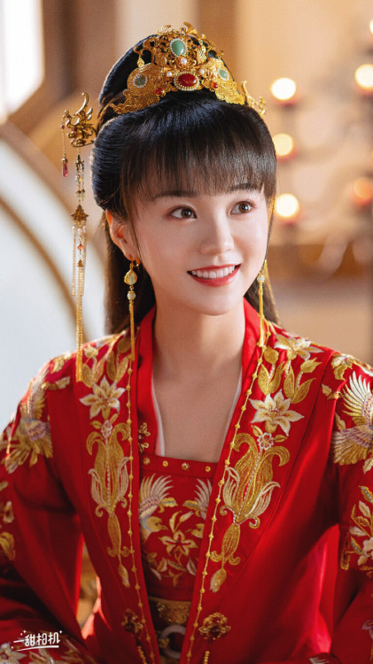 fuckyeahchinesefashion:women in red in chinese costume drama/movie