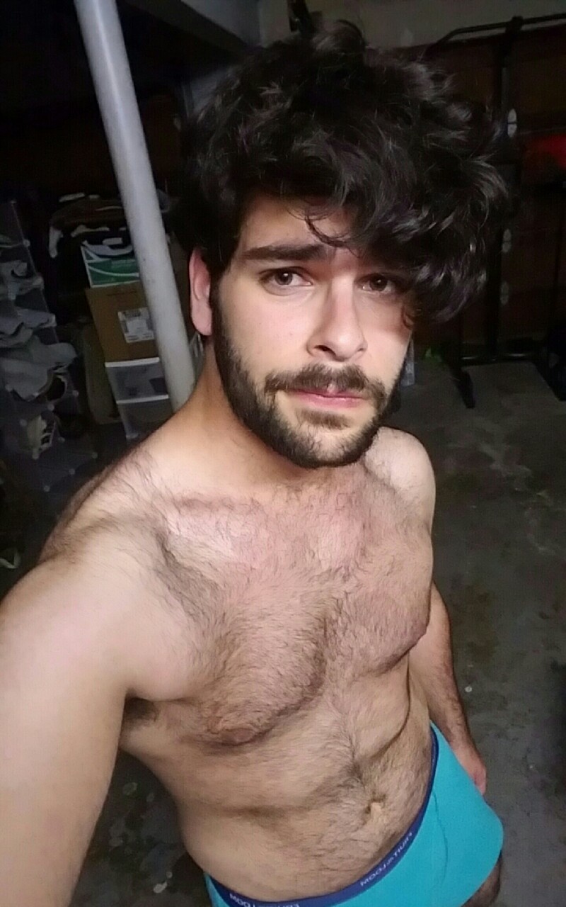 satanstrousers:  I don’t stop working out to take selfies, selfies are part of