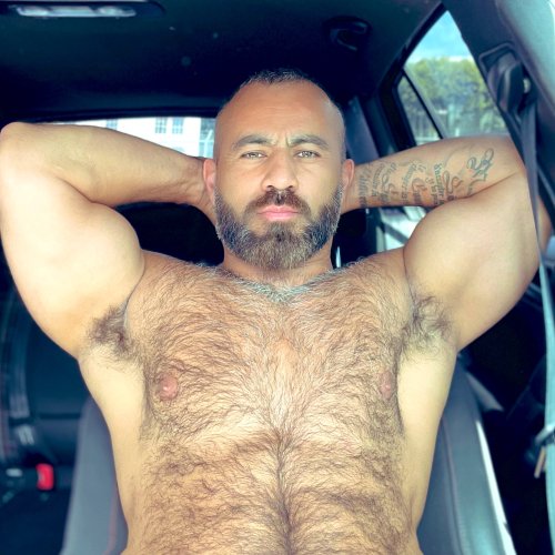 coastal66:WOOOOOF DAMN HOT HAIRY GUY..