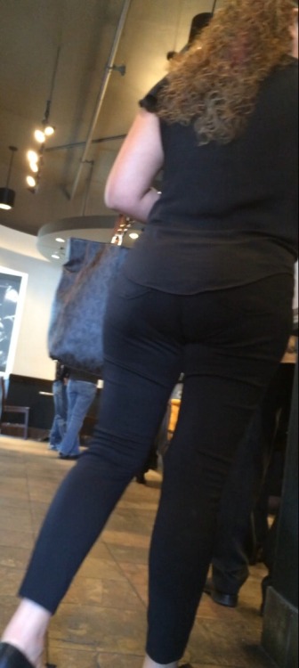 creepshotcandids:#creepshot #booty #tight pants #pawgWaiting in line at Starbucks. Prime target prac