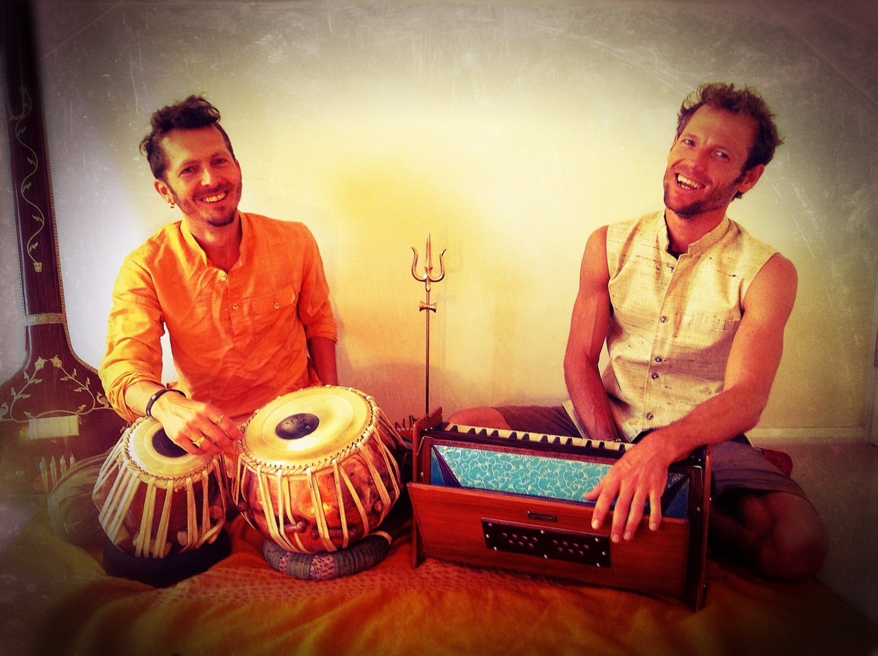 Dear Busy Buddhas
Join us for a Kirtan Concert with Jason Kalidas and Will Thornton.
Friday October 30th 20:00 at Svaha Yoga, Amsterdam
Ecstatic Kirtan chants from Will with the driving beats of Jason’s renowned Tabla. The evening ends with a...