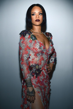 smokingsomethingwithrihanna:  MusiCares Person