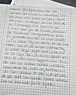 sittenlos:  0815 - SchnulzInternet. Der Bestandteil aller. Sie verlieren die Kunst zu schreiben. Ich schreibe, weil Worte auf dem Papier viel mehr aussagen, als eine Voicemail per Whatsapp, eine Nachricht per E-mail, oder gar der Button “Anstupsen”