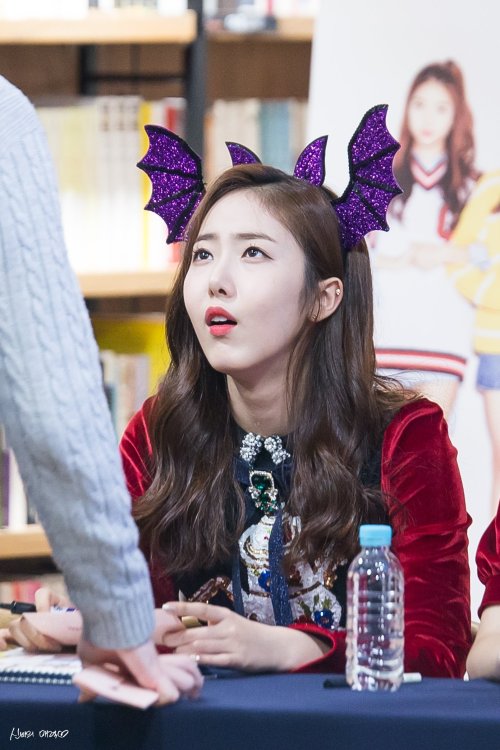 gfriendunited:  © 신비의 매력 | do not edit (1/2)