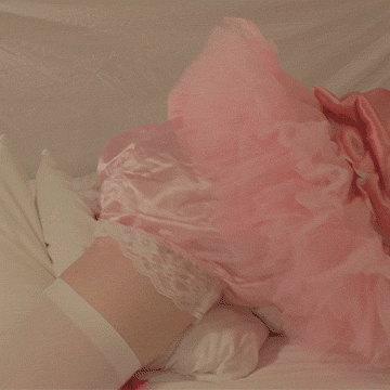 raelbunni:  My latest candidate for “I could watch this forever…” &lt;3   Horny Horny Sissy :)