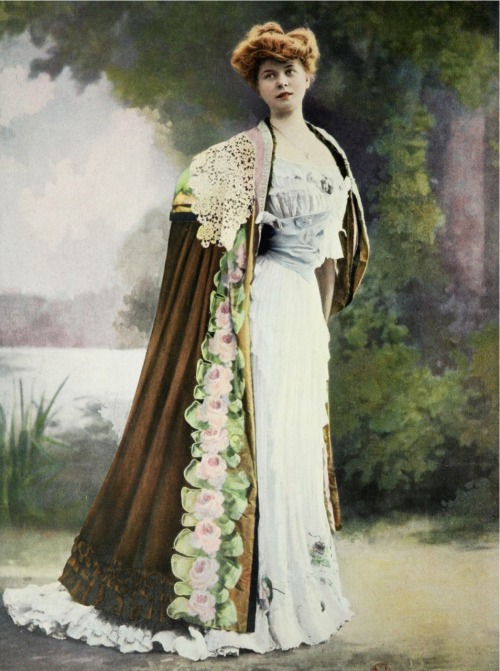 Les modes : revue mensuelle et illustrée des arts décoratifs appliqués à la femme.Année 1905.Manteau