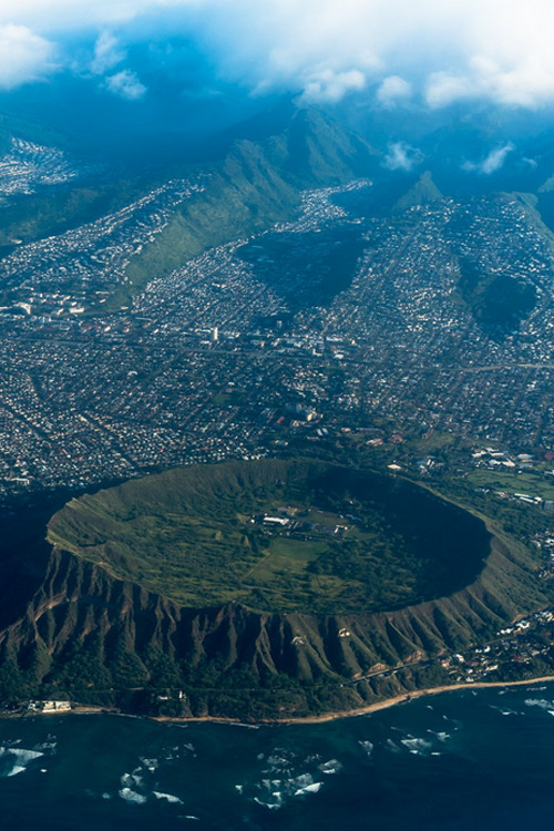 plasmatics-life:  Honolulu’s Crater ~ By Florens Seine