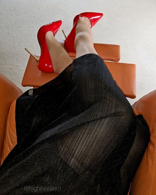 Sheer II#sheer #sheerskirt #highheelsart #highheels #highheelpumps #redpumps #metalheelpumps #stilet