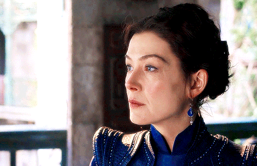 mat-taveren:More gifs of Moiraine Damodred in Ep6: “The Flame of Tar Valon” because she’s too pretty