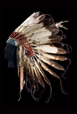 shewhoworshipscarlin: Sioux warrior’s headdress, 1900.