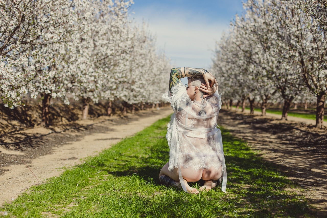 waytoomuchinformation:This is like the only tumblr safe photo I can post from my new orchard set… 😡Photo by the awesome Kayleigh Shawn