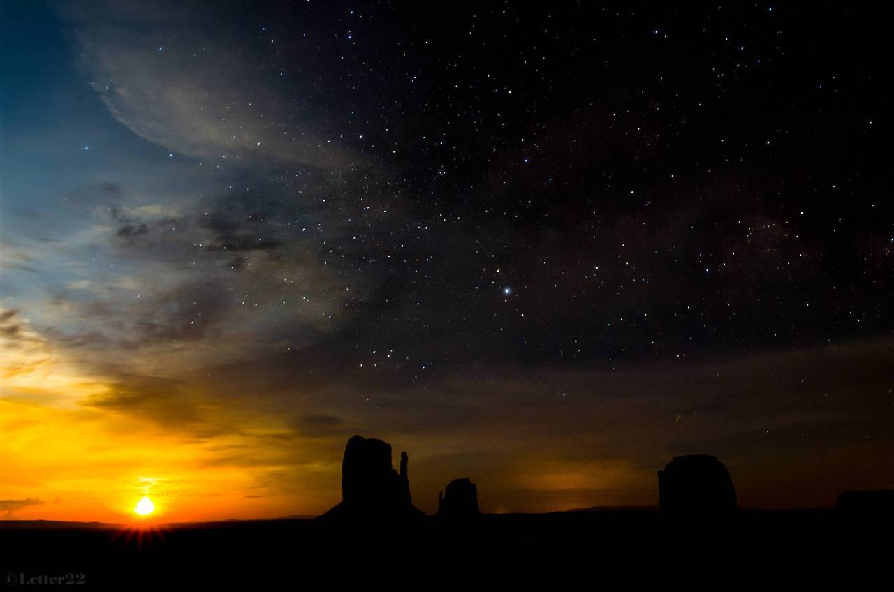 “Sunrise and stars"combo in Monument Valley [4928x3264] [OC] via /r/spaceporn http://ift.tt/2sxGoZQ