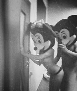notrealthing:mickey takes a selfie