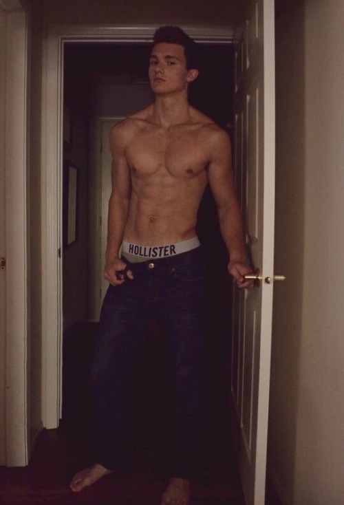 https://sexyboysbeingsexy.tumblr.com/post/117403087949