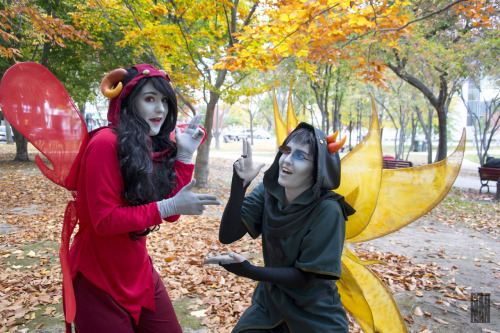 cowbuttcrunchies:   #double pistols #and a ;)Aradia<>Sollux, AAC 2014  ♈ Aradia Megido | Caledbuttscratch♊ Sollux Captor | Gothichamlet☉ Photography | Thegoldman 