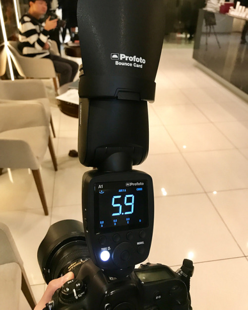 kangshinlee:  오늘의 로케이션 촬영은 프로포토 A1과 함께~^^ 기대 이상 이네요~ 근거리 촬영이 주된 오늘같은 촬영엔 딱이다! #프로포토코리아 #hk툴스 #profoto #profoto_a1  #좋네 #촬영 #무게도_나쁘지않다