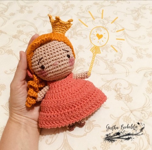 E a nossa versão da Princesa Luna está pronta . Padrão: @imake_youmake Evento: Space @amigurumi_le