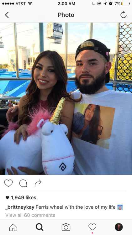 babydreamgirl:acoolguy:cmeptb02:he really has a selfie of his gf on his shirt im screaminmy entire w