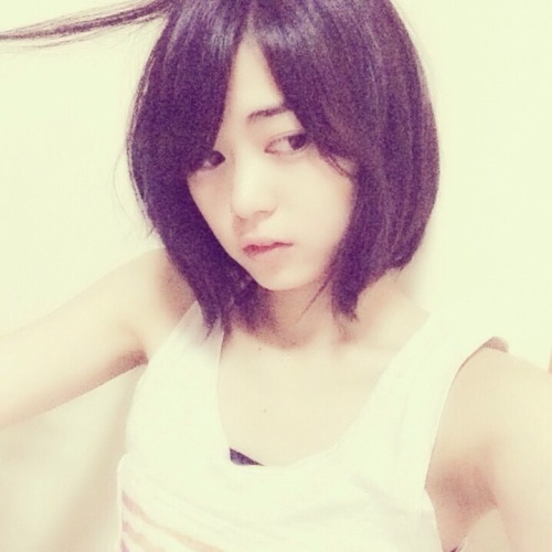 acehikari4:  xxxakaskorpion:  Maeda Ami G+ 2014/08/13  今日髪切りました♡10年ぶりのボブヘアー♡Today I cut my hair ♡Bob hair after 10 years ♡どーですか？？How is it??  Comments:  Maeda Ami本当に切ったよ！！ウィッグとかじゃなくてヾ(●’`●)ﾉI