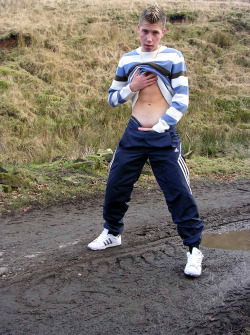 gungeboyuk:Love to have a roll about in the mud in trackies with him