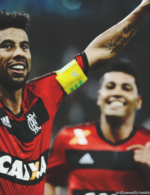 Porn photo evillyneemilly:  Eterno Capitão - Léo Moura.