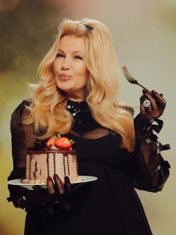 rlyqt:Jennifer Coolidge for Bustle