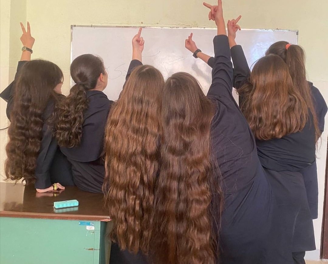 Porn Pics anyahita:Schoolgirls in Iran in protest against