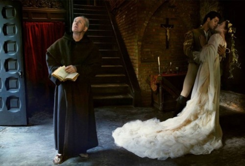 Coco Rocha & Roberto Bolle as Romeo & Juliet, shot by Annie Leibovitz for Vogue US, Dec 2008