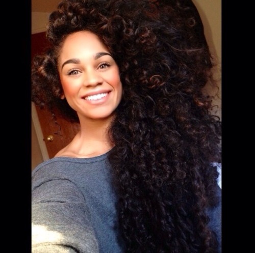 itsdlasianicole: ​she’s real she’s Jamaican and Italian and day I will have hair like her