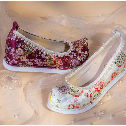 hanfugallery:embroidered shoes for chinese hanfu by撷芳词原创汉服馆