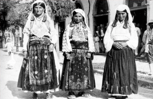 Slavic women with cowries in their hair, Vraka north of Shkodra Albania 1913 Photo by Edith DurhamCo
