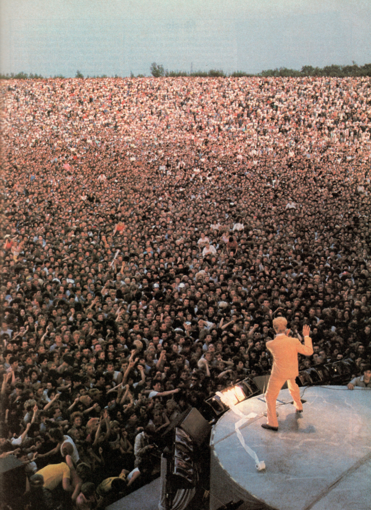 wonderful-strange:  David Bowie, 1983.