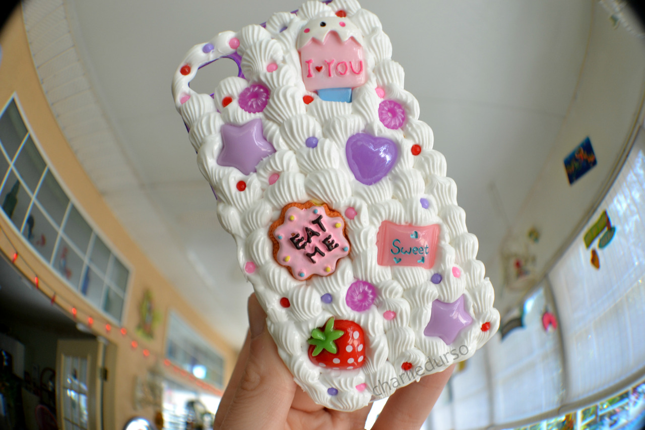 charliedurso:I’m gunna start selling cases like this really soon! And plugs with