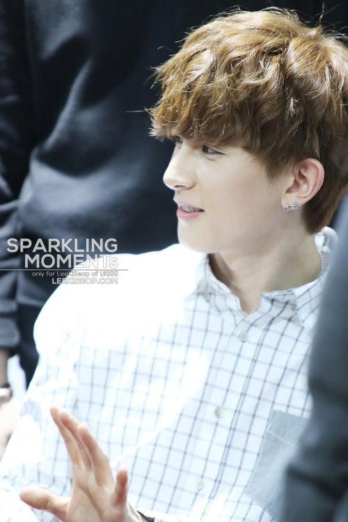 150228 Youngpoong Bookstore FansignCR:Sparkling MomentsDo Not Edit