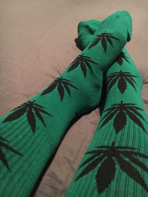 phoenix-is-stoned: Two new pairs of weed socks