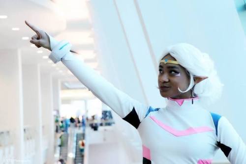 kuulei-nuggets:light-of-eyllwe:❤️Princess Allura of Altea, Commander and Pilot of the Castleship of 