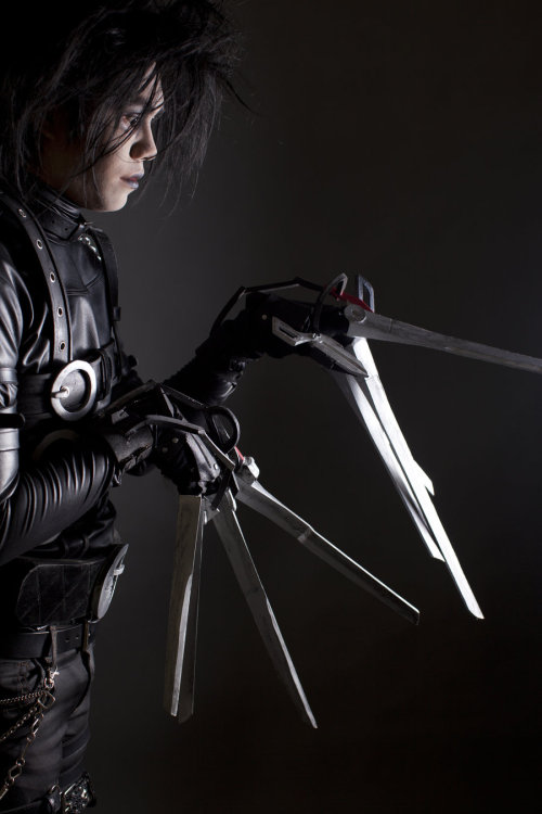 cosplay-gamers: Edward Scissorhands Cosplay by Patrick-eman Photography by Jon Lim Sources: x | x