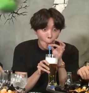 guccixtaehyvng: his mood literally changed in just 0.5 sec i’m-