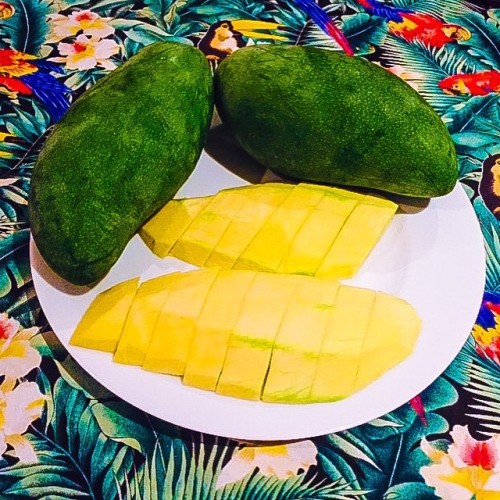 Summer lovin&rsquo;! Gorgeous mangoes from a lovely student&rsquo;s garden-gone in one minute, enjoy