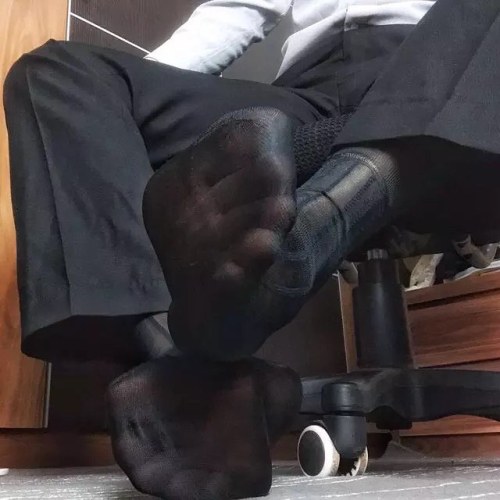 jialebrave: #gay #lgbt #menlove #menfeet #blacksocks #gaysocks #sheersocks